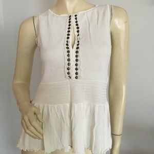 🔴 dolce Cabo sleeveless stretchy peplum tank top with beaded keyhole